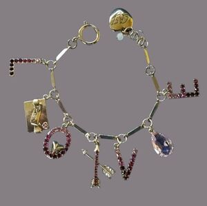 💌❤️Betsey Johnson "L-O-V-E" Charm Bracelet - NWOT❤️💌